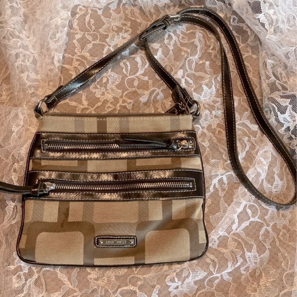 Nine West Crossover 2/$8***DEAL***